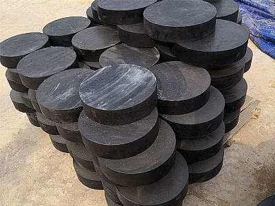 泗水县板式橡胶支座由若干层橡胶片与薄钢板经加压硫化